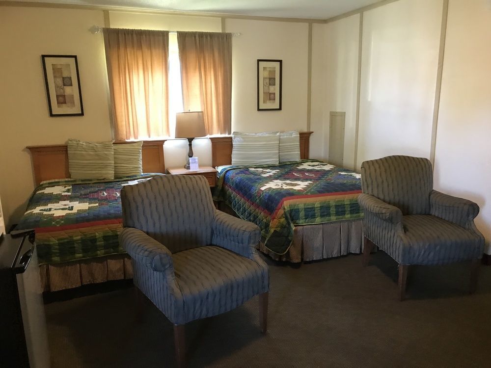 Marinette Inn Extérieur photo