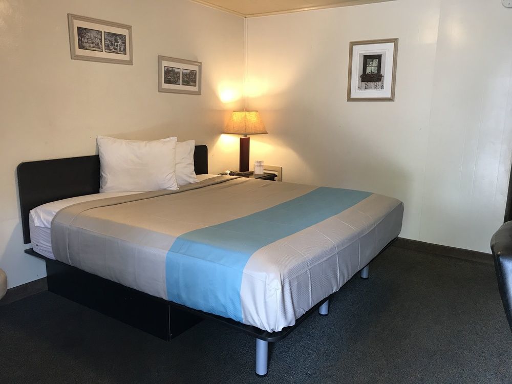 Marinette Inn Extérieur photo
