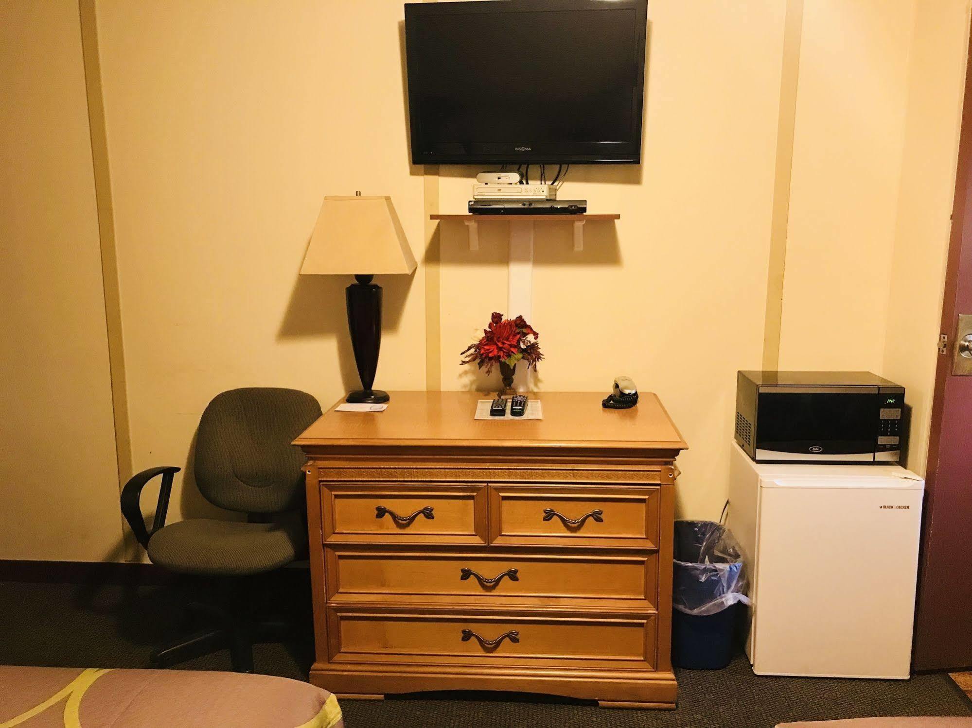 Marinette Inn Extérieur photo