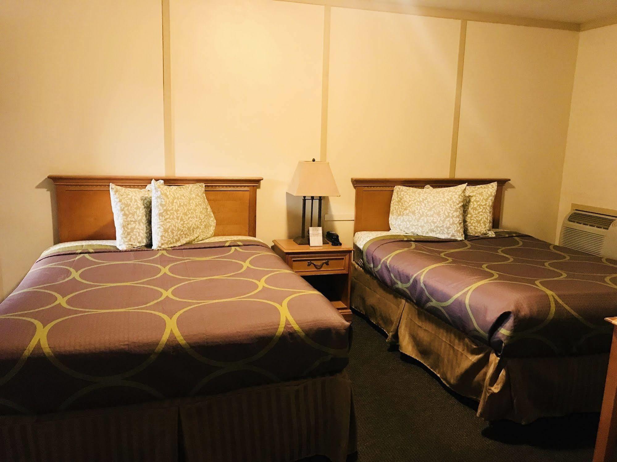 Marinette Inn Extérieur photo